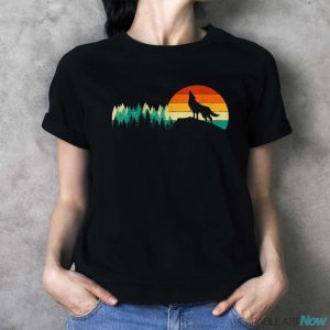 Retro Vintage Wolf - Wildlife Nature Forest Lover Shirt - Ladies T-Shirt