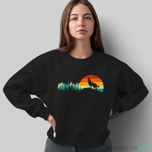 Retro Vintage Wolf - Wildlife Nature Forest Lover Shirt - Sweatshirt