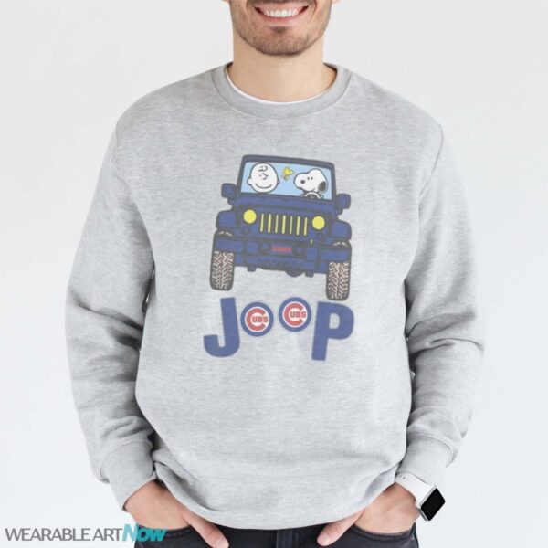 Chicago Cubs Snoopy And Charlie Brown Driving Jeep T-Shirt Hoodie Sweatshirt - Grey Sweatshirt