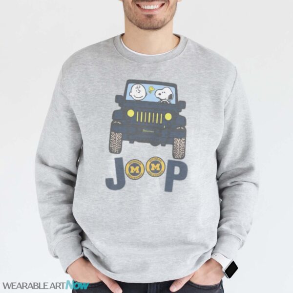 Michigan Wolverines Snoopy And Charlie Brown Driving Jeep T-Shirt Hoodie Sweatshirt - Grey Sweatshirt