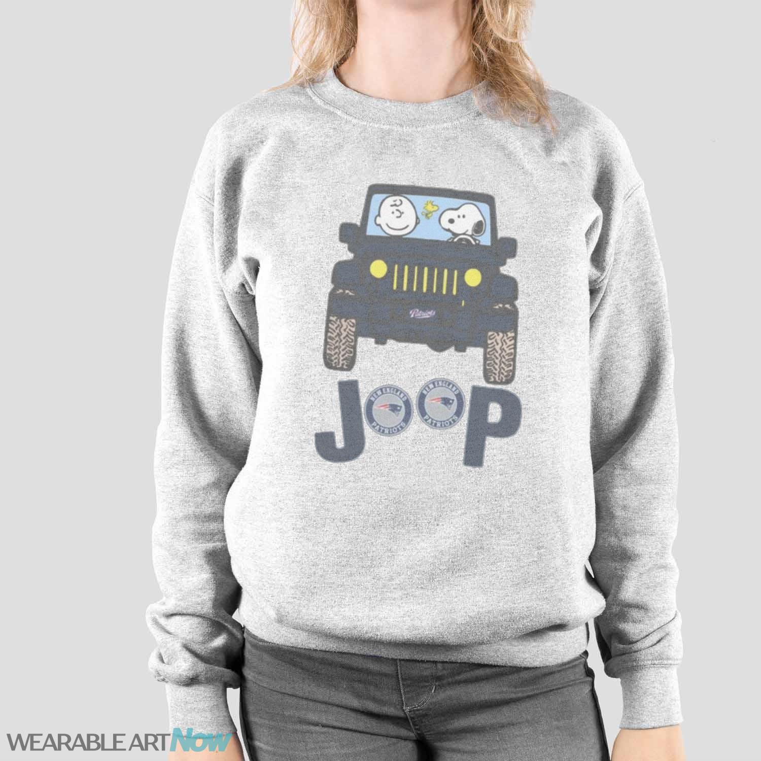 New England Patriots Snoopy And Charlie Brown Driving Jeep T-Shirt Hoodie Sweatshirt - Sport Grey Sweatshirt