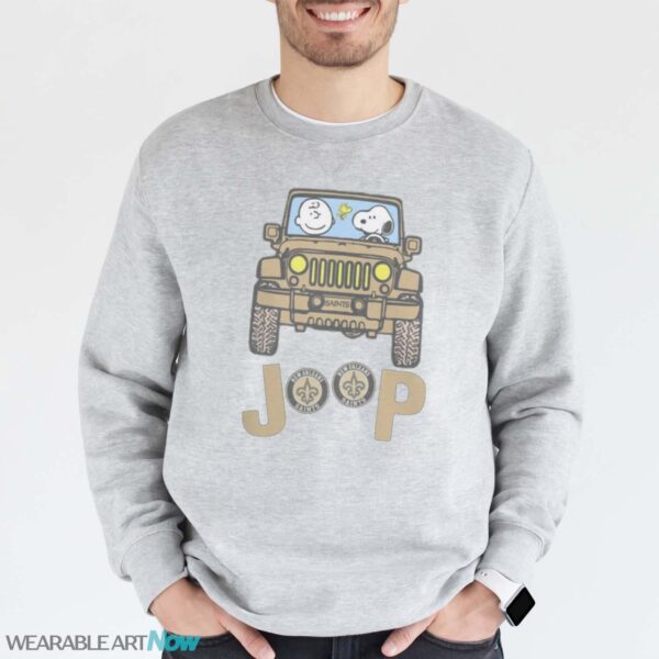 New Orleans Saints Snoopy And Charlie Brown Driving Jeep T-Shirt Hoodie Sweatshirt - Grey Sweatshirt