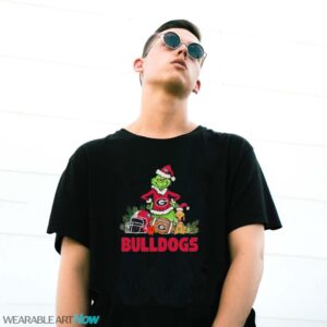 Georgia Bulldogs Santa Grinch And Santa Dog Christmas Shirt - G500 Gildan T-Shirt