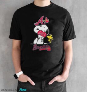 Official Snoopy Hug Heart Atlanta Braves Baseball shirt - Black Unisex T-Shirt