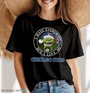 Green Cat With Santa Hat I Hate Everybody But I Love Chicago Cubs Christmas T-shirt - Women Black T-Shirt