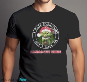 Green Cat With Santa Hat I Hate Everybody But I Love Kansas City Chiefs Christmas T-shirt - Men Black T-Shirt