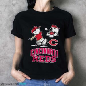 Peanuts Charlie Brown And Snoopy Playing Baseball Cincinnati Reds - Ladies T-Shirt