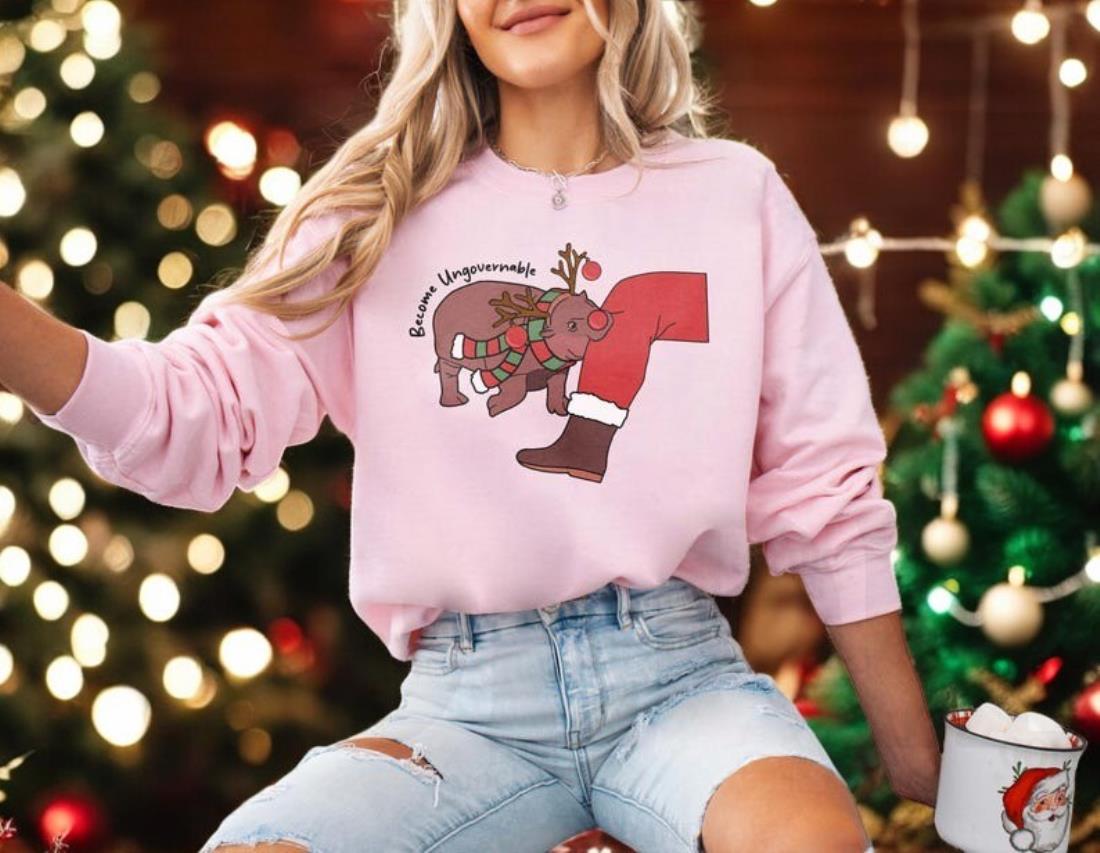 Christmas Moo Deng Sweatshirt Product Photo 2