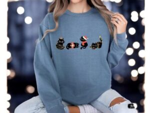 Comfort Colors Christmas Black Cat Sweatshirt Product Photo 2