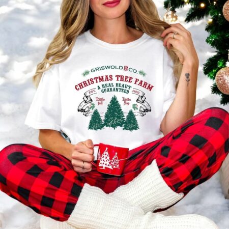 Griswold Co Tree Farm, A Real Beaut Guaranteed Christmas Sweatshirt Product Photo 1